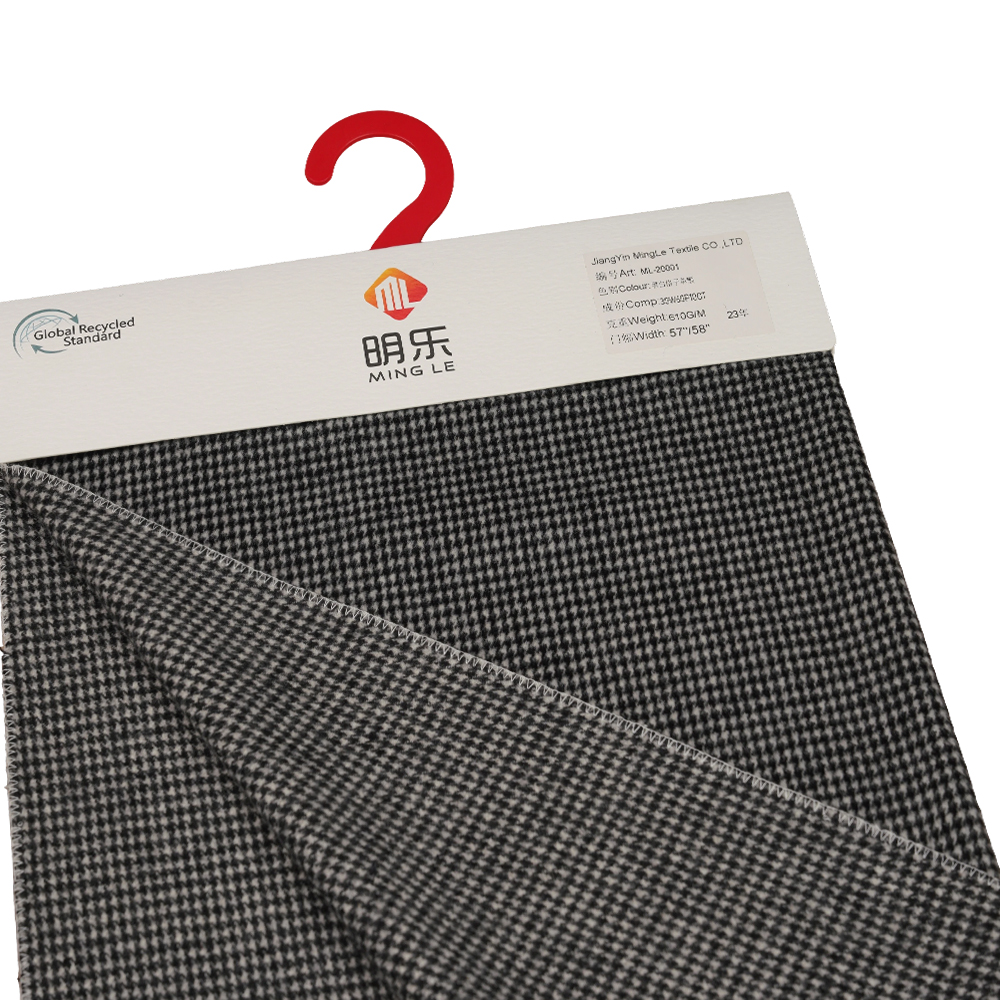 30 % vlna, 60 % polyester, 10 % iné vlákno, 610 G/M, čiernobiela, kockovaná jednotvárna vrchná látka, ML-20001