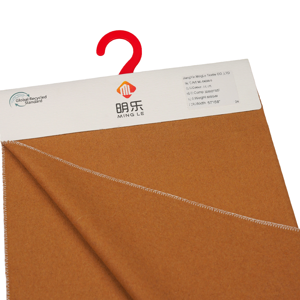 30 % vlna, 60 % polyester, 10 % iné vlákno, 680 G/M, hnedá pšenica, vrchná látka Melton, ML-04096-5