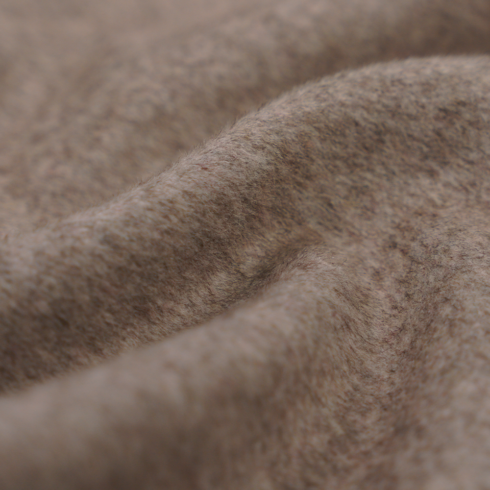 55 % vlna, 40 % polyester, 5 % iné vlákno, 620 G/M, fazuľová pasta, jednotvárna povrchová úprava, látka ML-249-5520