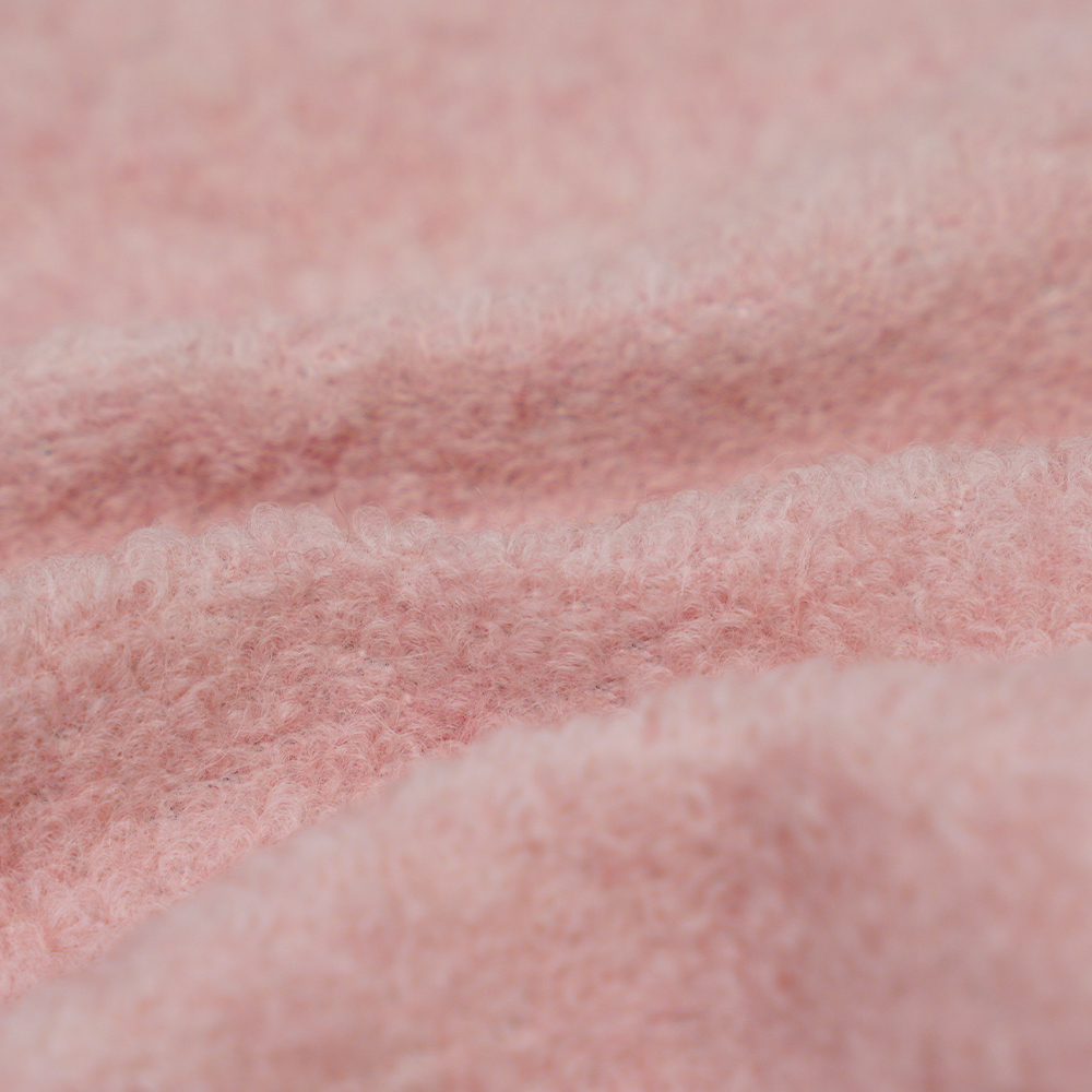 40 % vlna, 60 % polyester, 700-740 G/M, ružová a biela, úplet z malých rybičiek, ML-26-X082022